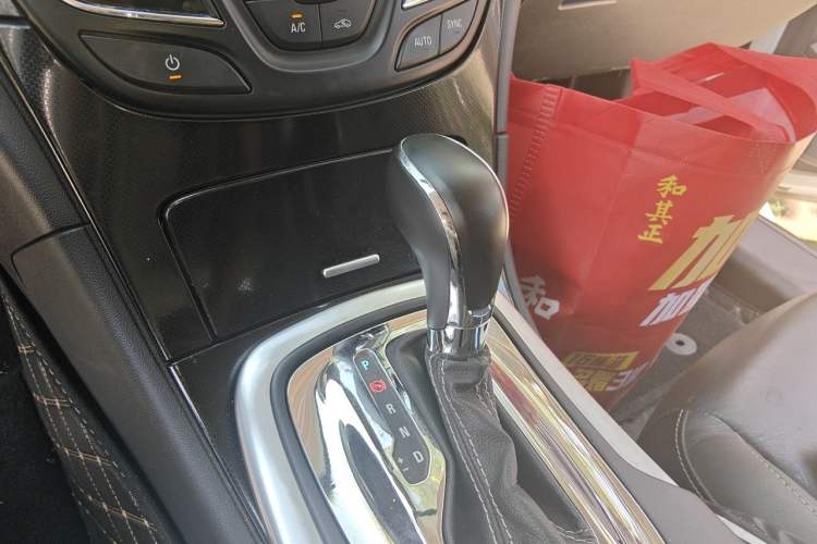 Used Buick Regal 2014 1.6T Fashionable Tech Edition Gear Lever
