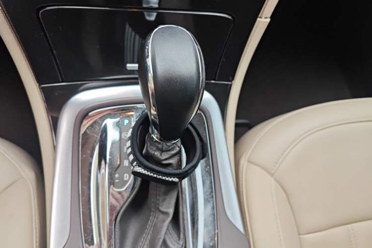 Used Buick Regal 2014 2.4L SIDI Elite Fashion Edition Gear Lever