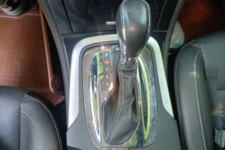 Used Buick Regal 2014 1.6T Fashionable Tech Edition Gear Lever