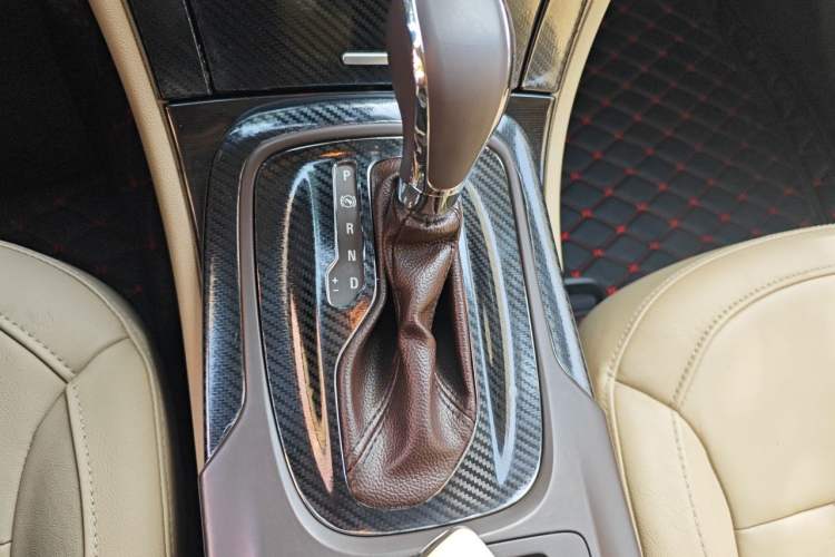 Used Buick Regal 2014 2.0L Elite Fashion Edition Gear Lever