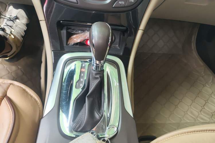 Used Buick Regal 2014 2.0L Elite Fashion Edition Gear Lever