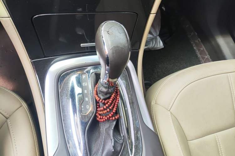 Used Buick Regal 2014 2.0L Elite Fashion Edition Gear Lever