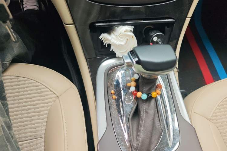 Used Buick Regal 2014 2.0L Leading Fashion Edition Gear Lever