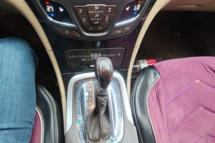 Used Buick Regal 2014 2.0L Elite Fashion Edition Gear Lever