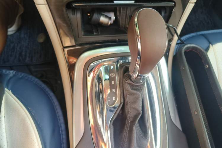 Used Buick Regal 2014 2.0L Leading Fashion Edition Gear Lever
