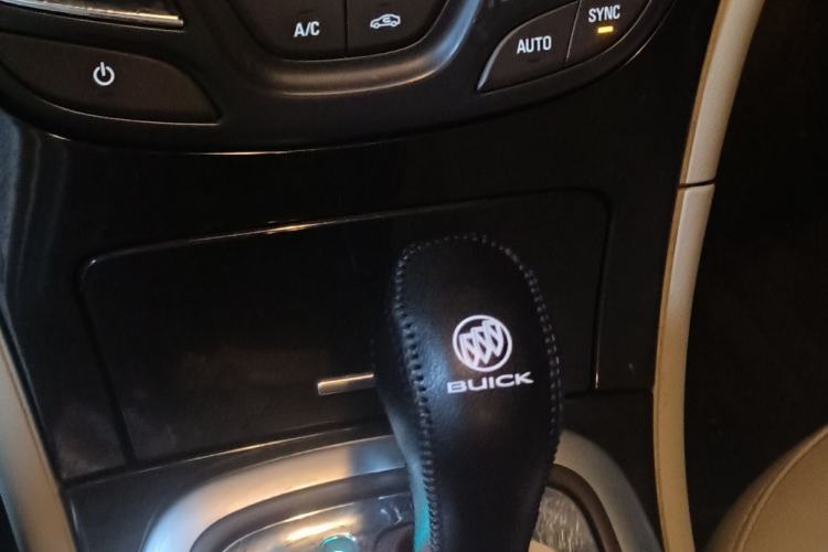 Used Buick Regal 2014 2.0L Leading Fashion Edition Gear Lever