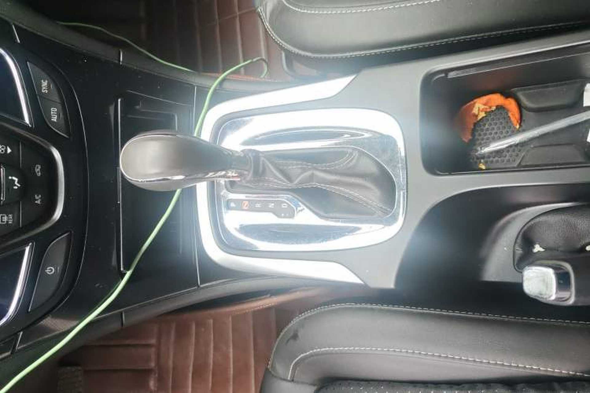 Used Buick Regal 2014 1.6T Fashionable Tech Edition Gear Lever