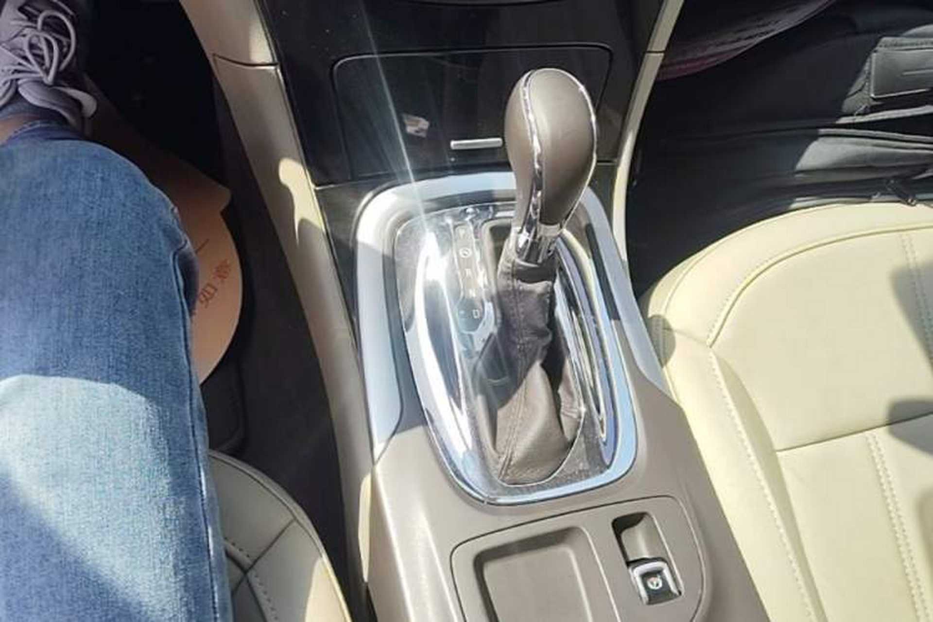 Used Buick Regal 2014 2.0L Elite Fashion Edition Gear Lever