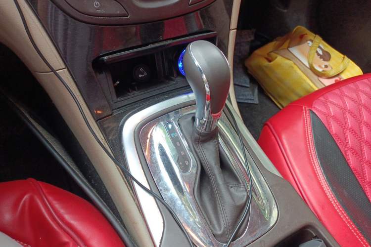 Used Buick Regal 2014 2.0L Leading Fashion Edition Gear Lever