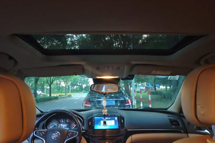 Used Buick Regal 2014 2.0L Elite Fashion Edition Headliner