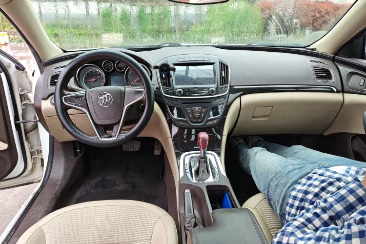 Used Buick Regal 2014 2.0L Leading Fashion Edition Interior 2
