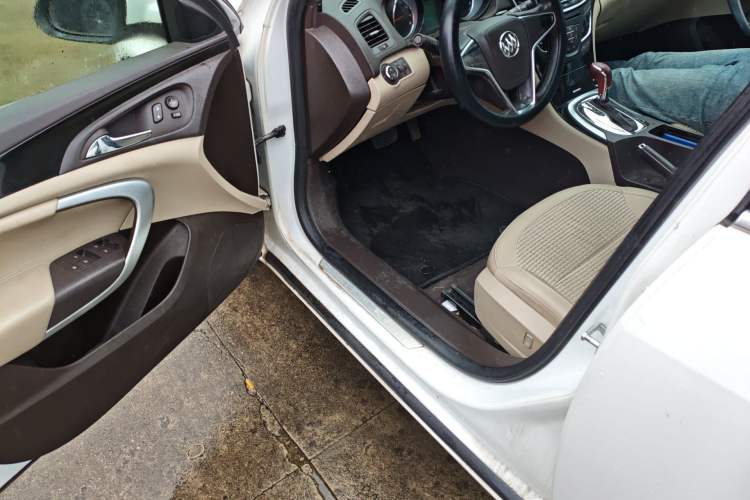 Used Buick Regal 2014 2.0L Leading Fashion Edition Interior 3
