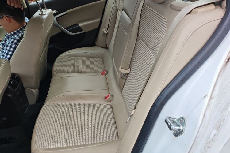 Used Buick Regal 2014 2.0L Leading Fashion Edition Interior 4