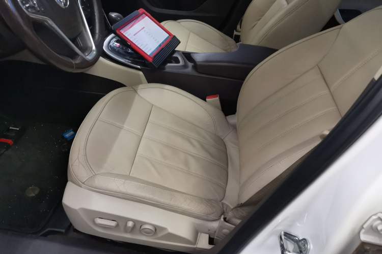 Used Buick Regal 2014 2.0L Elite Fashion Edition Left Front Seat