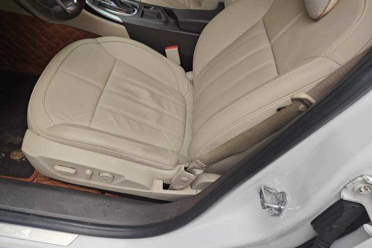 Used Buick Regal 2014 2.0L Elite Fashion Edition Left Front Seat