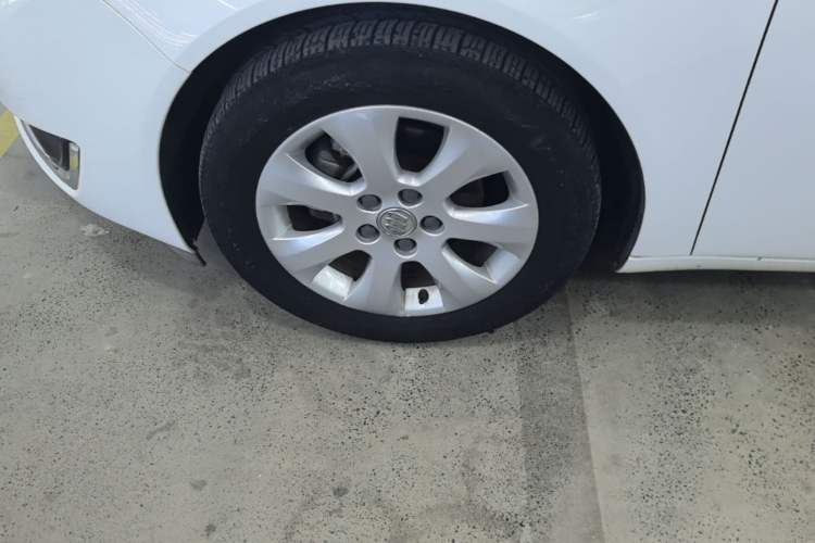 Used Buick Regal 2014 2.0L Leading Fashion Edition Left Front Wheel Hub