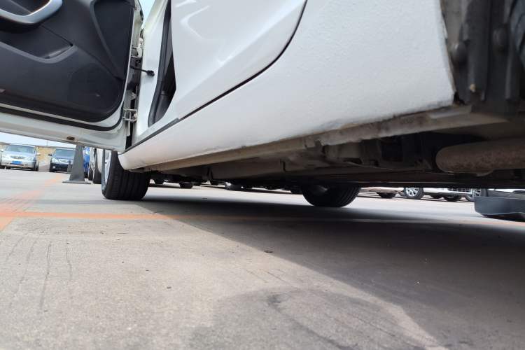 Used Buick Regal 2014 1.6T Fashionable Tech Edition Left Side Sill