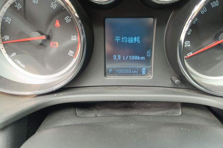 Used Buick Regal 2014 1.6T Fashionable Tech Edition Odometer Close Up