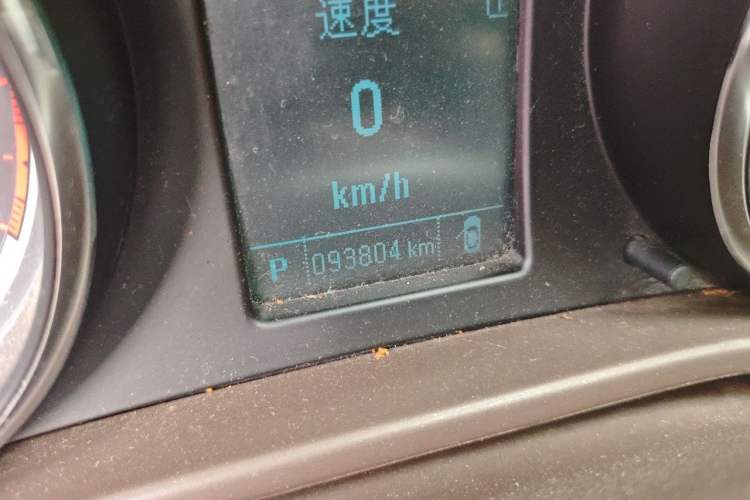 Used Buick Regal 2014 2.0L Leading Fashion Edition Odometer Close Up