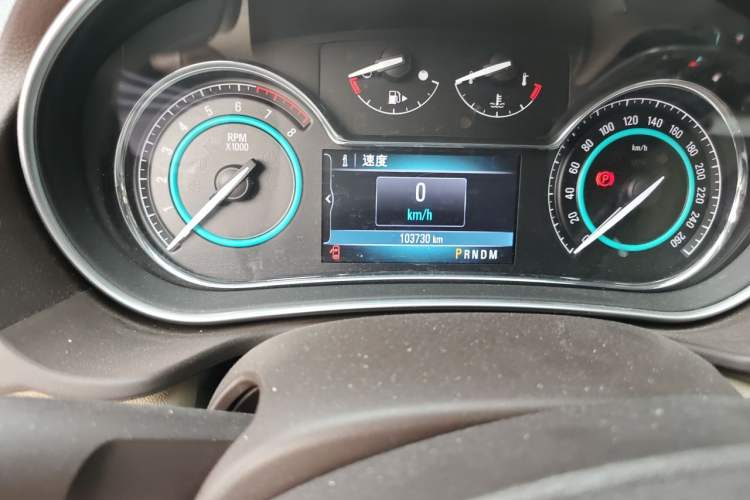 Used Buick Regal 2014 2.0L Elite Fashion Edition Odometer Close Up