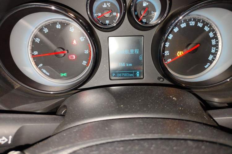 Used Buick Regal 2014 1.6T Fashionable Tech Edition Odometer Close Up