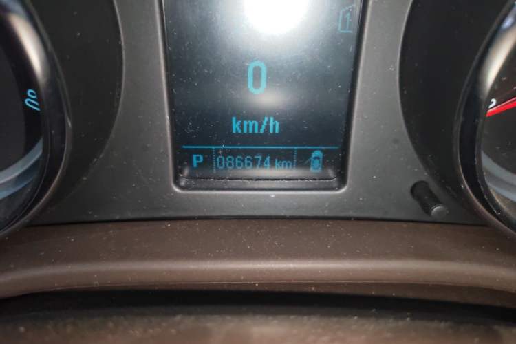 Used Buick Regal 2014 2.0L Leading Fashion Edition Odometer Close Up