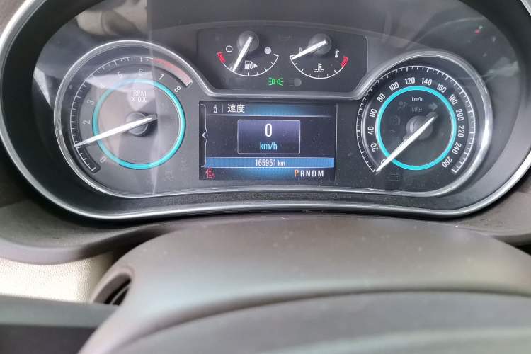 Used Buick Regal 2014 2.0L Elite Fashion Edition Odometer Close Up