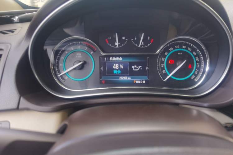 Used Buick Regal 2014 2.0L Elite Fashion Edition Odometer Close Up