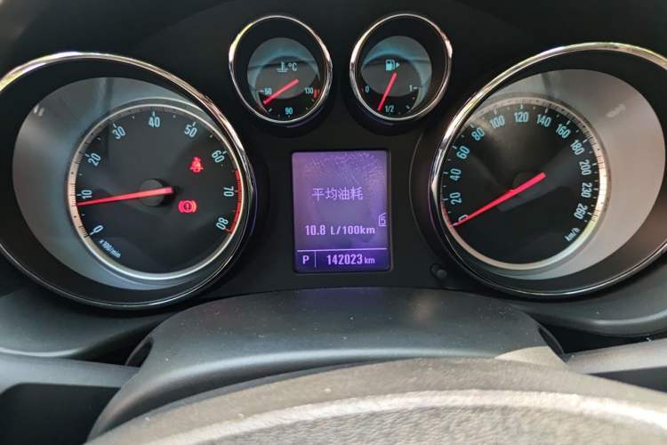 Used Buick Regal 2014 1.6T Fashionable Tech Edition Odometer Close Up