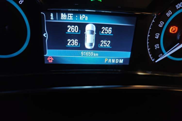 Used Buick Regal 2014 2.0L Elite Fashion Edition Odometer Close Up