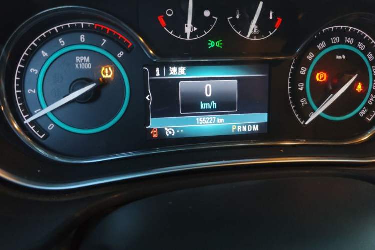 Used Buick Regal 2014 2.0L Elite Fashion Edition Odometer Close Up