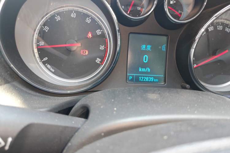Used Buick Regal 2014 1.6T Fashionable Tech Edition Odometer Close Up