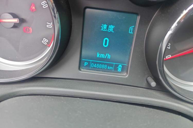 Used Buick Regal 2014 1.6T Fashionable Tech Edition Odometer Close Up