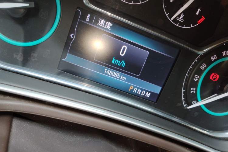 Used Buick Regal 2014 2.0L Elite Fashion Edition Odometer Close Up