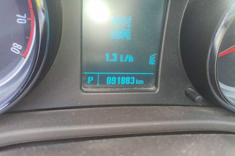Used Buick Regal 2014 2.0L Leading Fashion Edition Odometer Close Up