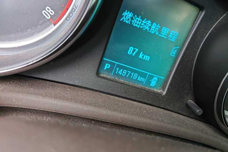Used Buick Regal 2014 2.0L Leading Fashion Edition Odometer Close Up
