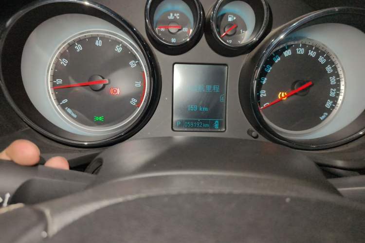Used Buick Regal 2014 1.6T Fashionable Tech Edition Odometer Close Up