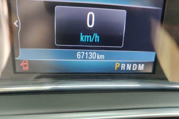 Used Buick Regal 2014 2.0L Elite Fashion Edition Odometer Close Up