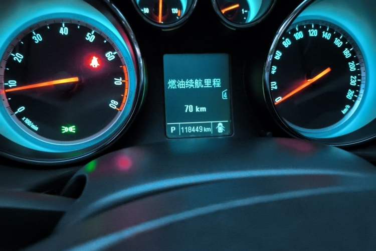 Used Buick Regal 2014 1.6T Fashionable Tech Edition Odometer Close Up