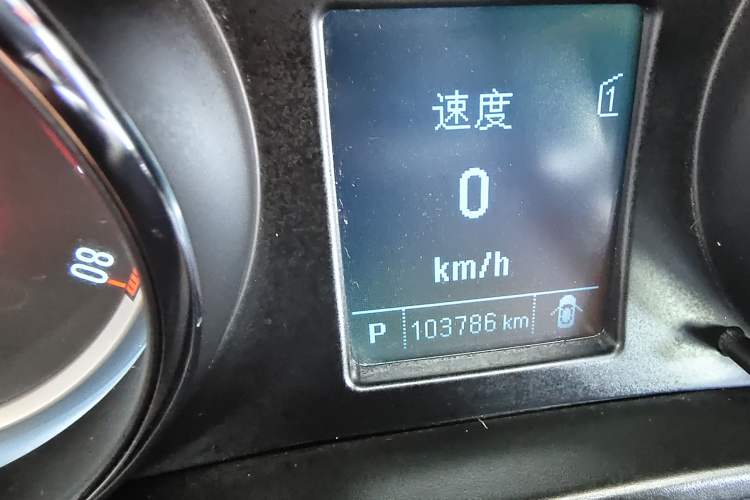 Used Buick Regal 2014 1.6T Fashionable Tech Edition Odometer Close Up