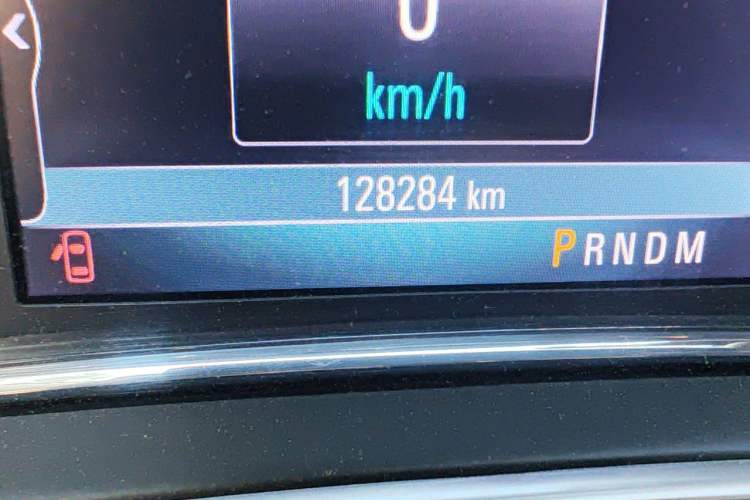 Used Buick Regal 2014 2.0L Elite Fashion Edition Odometer Close Up