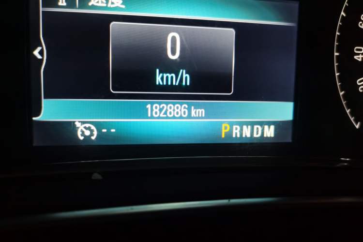 Used Buick Regal 2014 2.0L Elite Fashion Edition Odometer Close Up