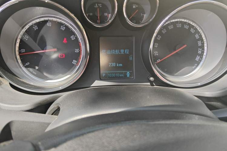 Used Buick Regal 2014 1.6T Fashionable Tech Edition Odometer Close Up