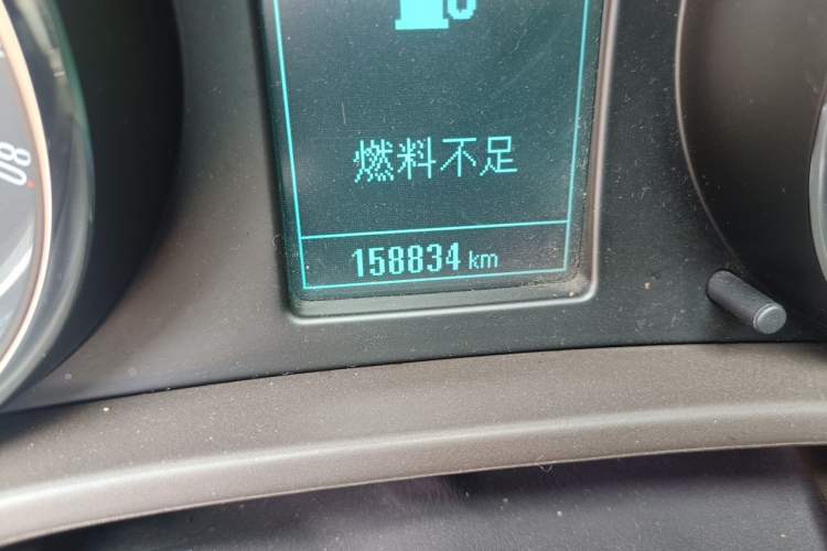 Used Buick Regal 2014 2.0L Leading Fashion Edition Odometer Close Up