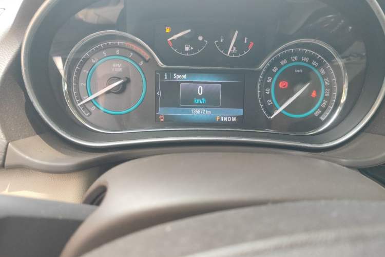 Used Buick Regal 2014 2.0L Elite Fashion Edition Odometer Close Up