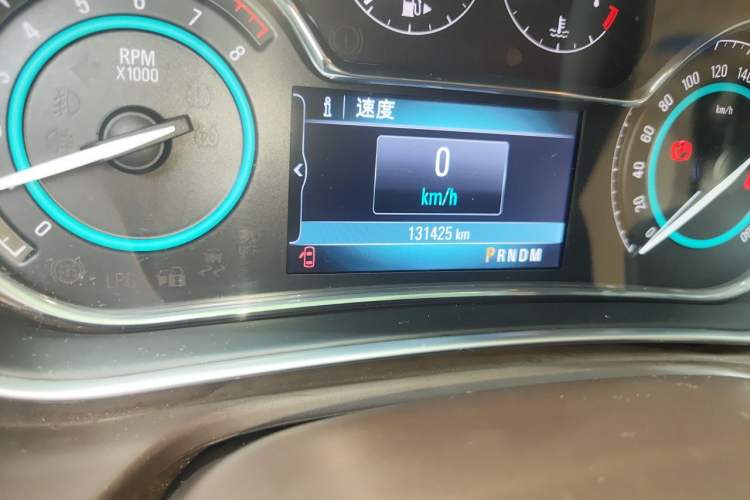 Used Buick Regal 2014 2.0L Elite Fashion Edition Odometer Close Up