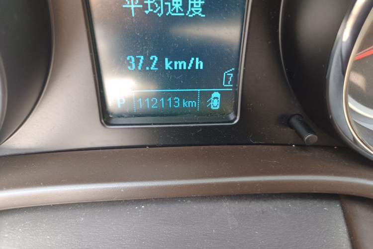 Used Buick Regal 2014 2.0L Leading Fashion Edition Odometer Close Up