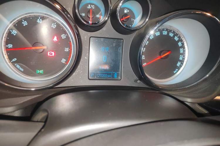 Used Buick Regal 2014 1.6T Fashionable Tech Edition Odometer Close Up