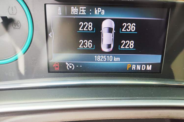 Used Buick Regal 2014 2.0L Elite Fashion Edition Odometer Close Up