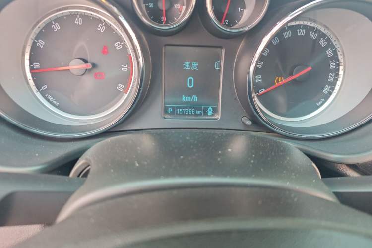 Used Buick Regal 2014 1.6T Fashionable Tech Edition Odometer Close Up
